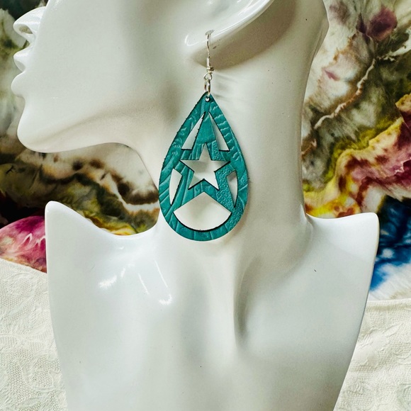 Leather Earrings embossed aqua star teardrop -handmade jewelry - Picture 3 of 8